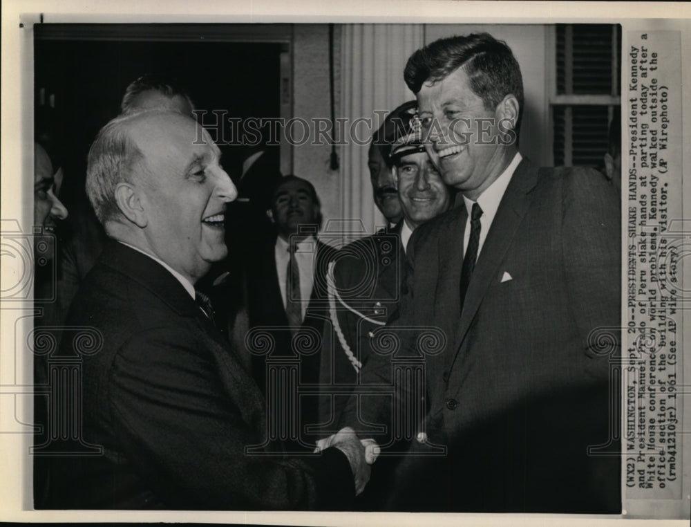 1961 Press Photo Pres. Kennedy &amp; Pres. Prado shake hands at parting - Historic Images