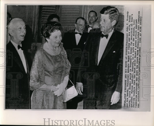 1963 Press Photo Pres. Kennedy & his hosts at dinner party - Historic Images