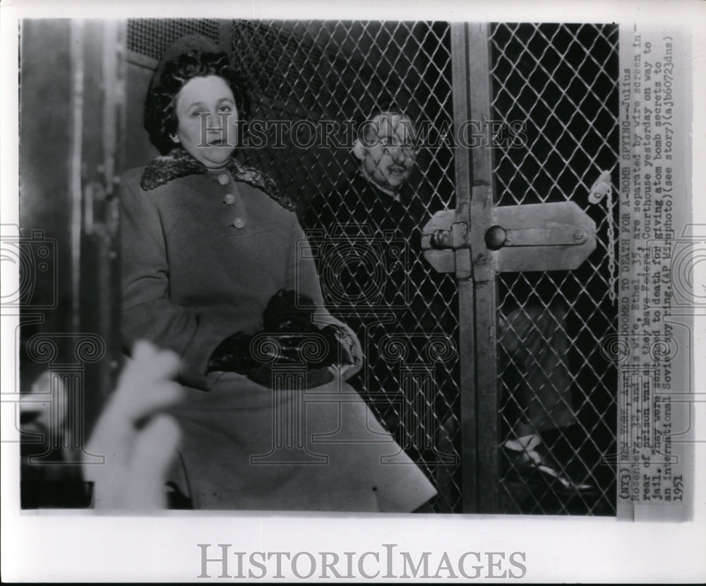 1951 Press Photo Rosenbergs on way to jail &amp; doomed to death for A-Bomb Spying - Historic Images