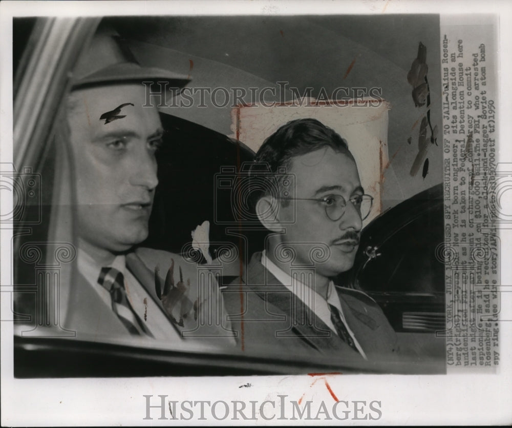 1950 Press Photo Julius Rosenberg sits alongside an unidentified FBI agent - Historic Images