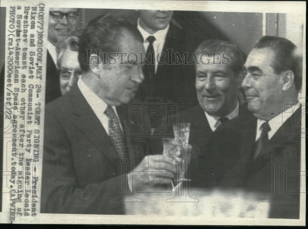 1972 Press Photo President Nixon and Soviet Communist Party Leader Leonid - Historic Images