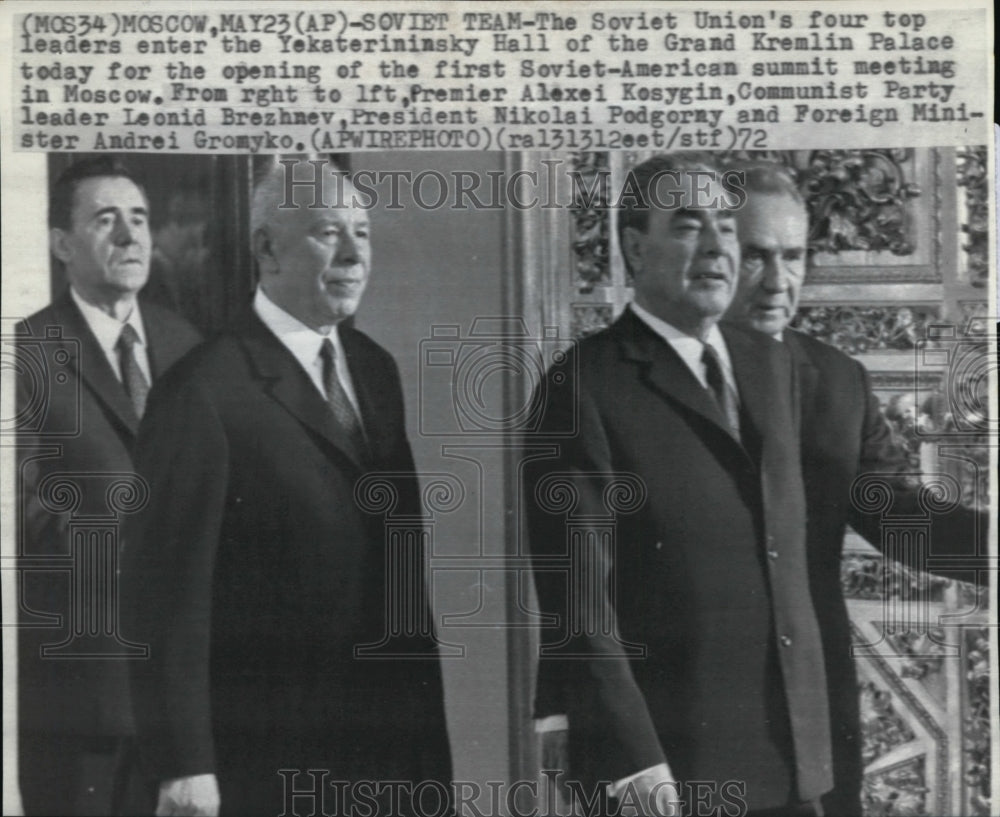 1972 Press Photo Soviet Union&#39;s Four Top leaders enter the Yekaterininsky Hall - Historic Images