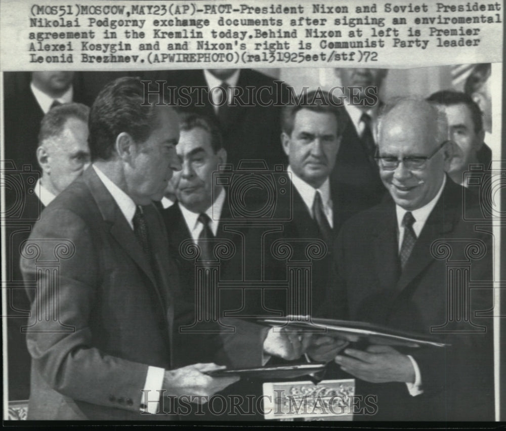 1972 Press Photo President Nixon and Soviet President Nikolai Podgorny exchange - Historic Images