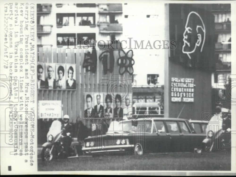 1973 Press Photo Biggest Welcome to Nixons in Ukrainian capital - Historic Images