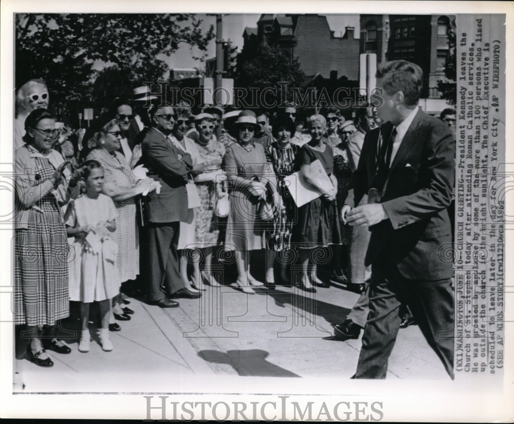 1962 Press Photo Pres Kennedy leaves St Stephen after Roman Catholic services - Historic Images