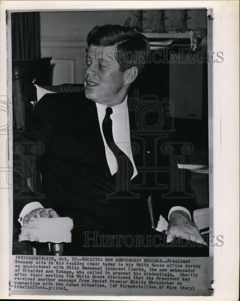 1962 Press Photo Kennedy receives Khrushchev message after meeting with Clarke - Historic Images