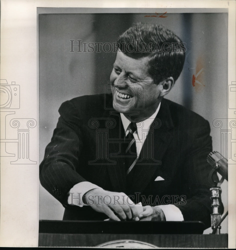 1962 Press Photo Pres. Kennedy with laughter about his health in news conference - Historic Images