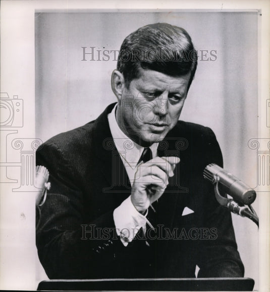 1962 Press Photo Pres. Kennedy's hand gestures in his news conference - Historic Images