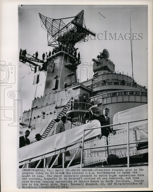 1962 Press Photo President Kennedy abroad the Cruiser USS Northampton - Historic Images