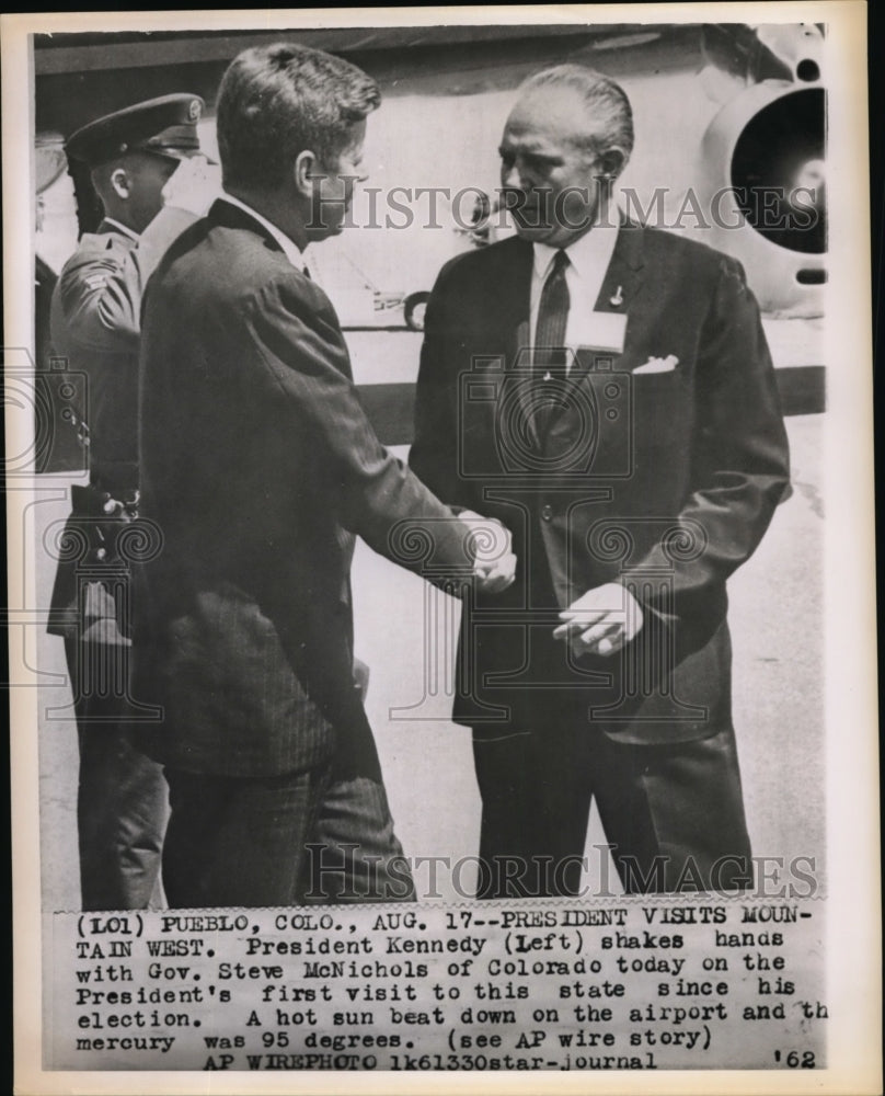 1962 Press Photo Pres. Kennedy shakes hands with Gov. Steve McNichols - Historic Images