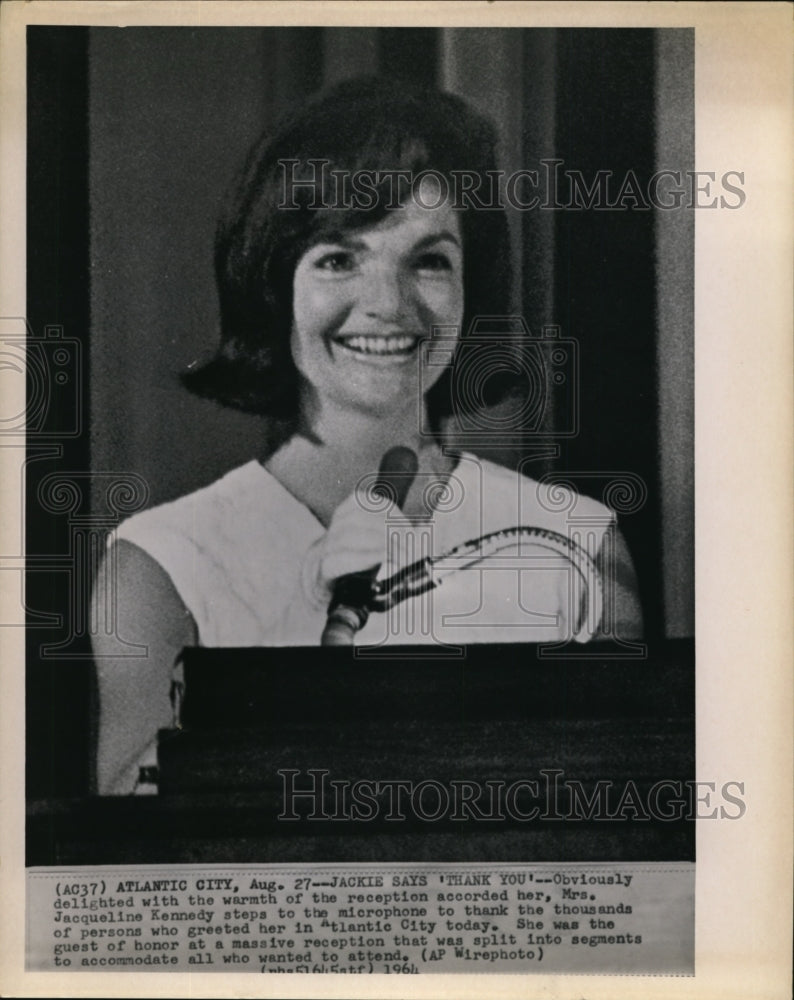 1964 Press Photo Jacquelie Kennedy, thank people greeted her in Atlantic City. - Historic Images