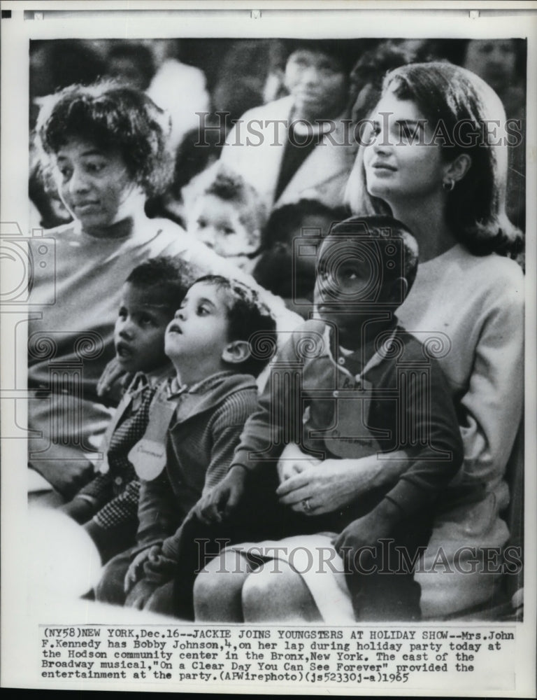 1965 Press Photo Mrs.John Kennedy at Holiday Party at Hodon Community Center. - Historic Images