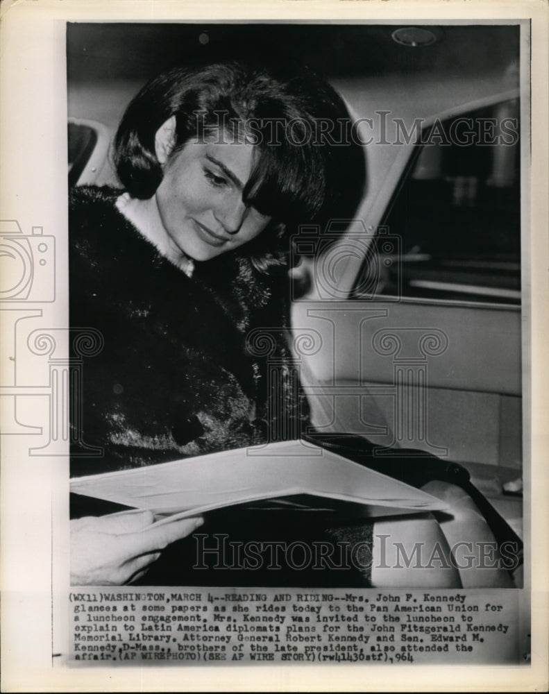 1964 Press Photo Mrs John Kennedy to Pan American Union for luncheon engagement - Historic Images