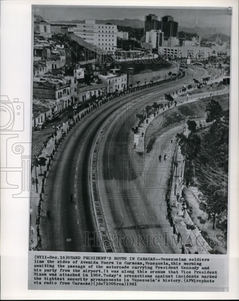 1961 Press Photo Venezuelan soldiers on Aveniad Sucre for Pres Kennedy security - Historic Images