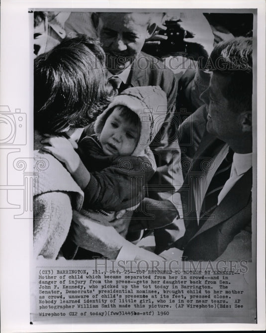 1960 Press Photo Sen Kennedy Returned Lost Child To Her Mother - Historic Images