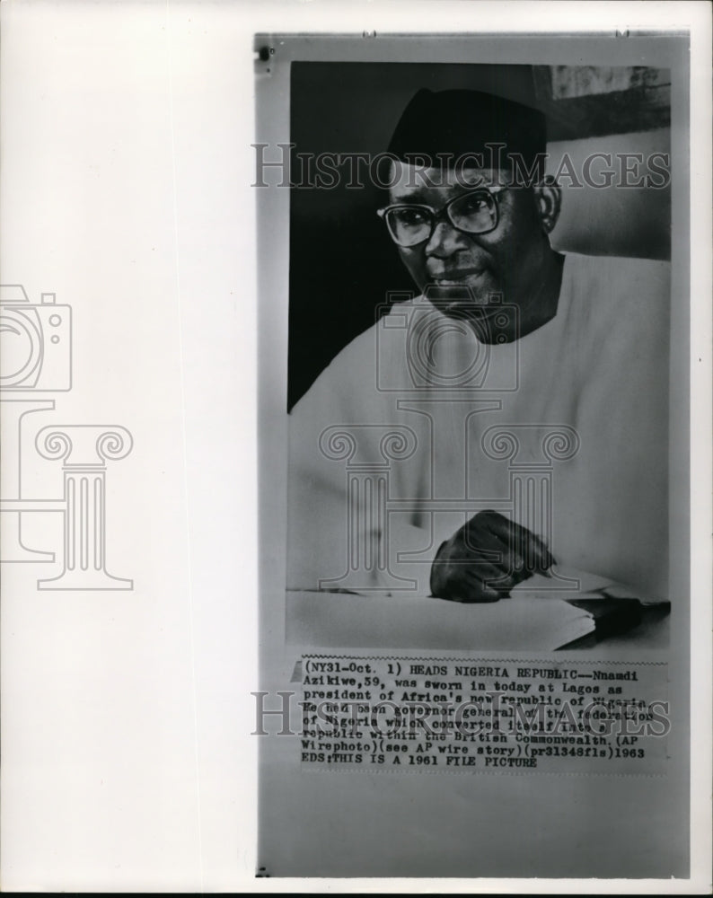 1963 Press Photo Nnamdi Azi kiwe sworn as Pres of Africa&#39;s republic of Nigeria - Historic Images