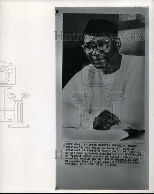 1963 Press Photo Nnamdi Azi kiwe sworn as Pres of Africa's republic of Nigeria - Historic Images