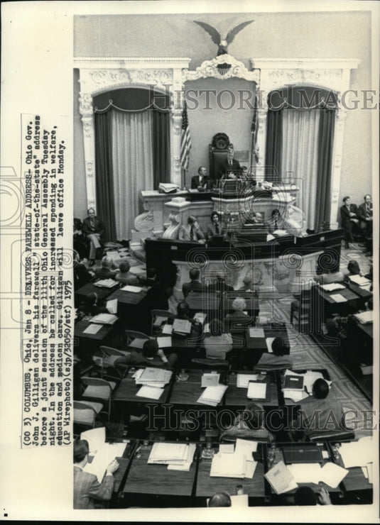 1975 Wire Photo Gov. Giligan delivers Farewell Address before a joint session-Historic Images