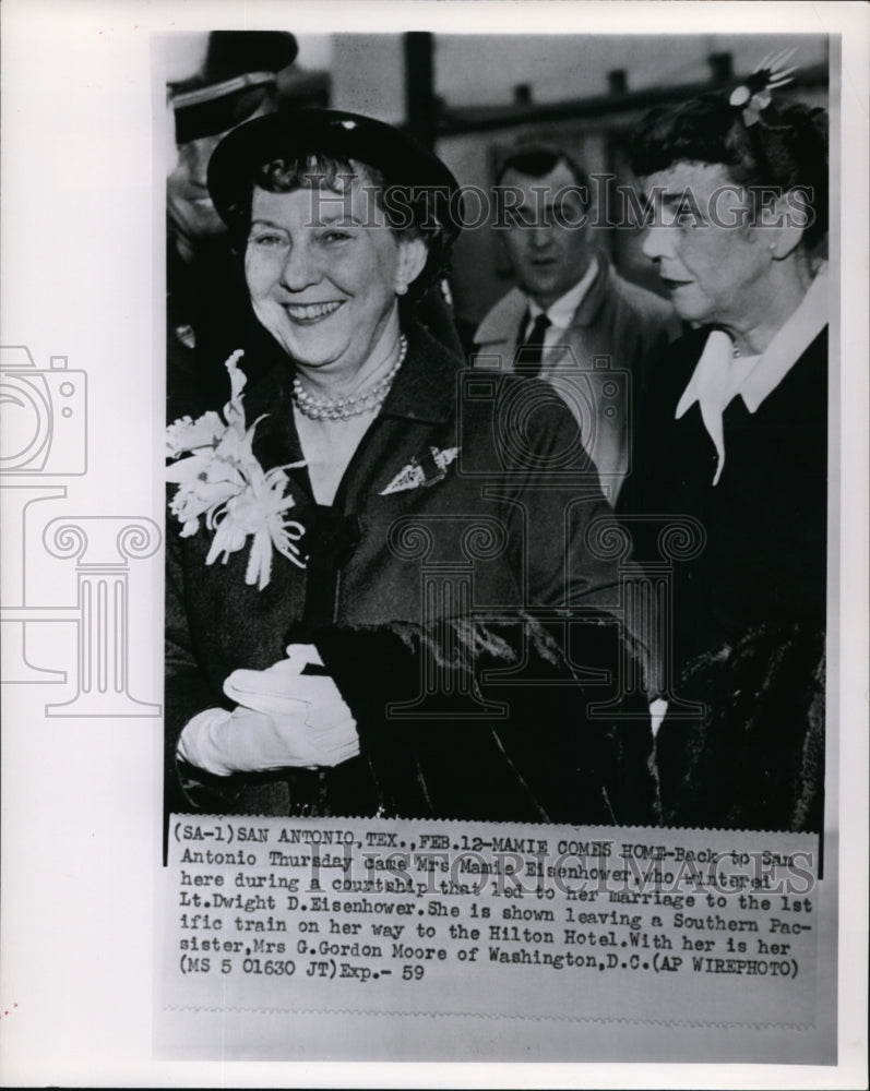 1959 Press Photo Mamie comes home to the Hilton Hotel in San Antonio - Historic Images