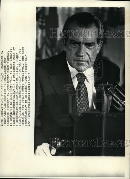 1974 Press Photo Richard M. Nixon as he bade farewell to his cabinet and Staff - Historic Images