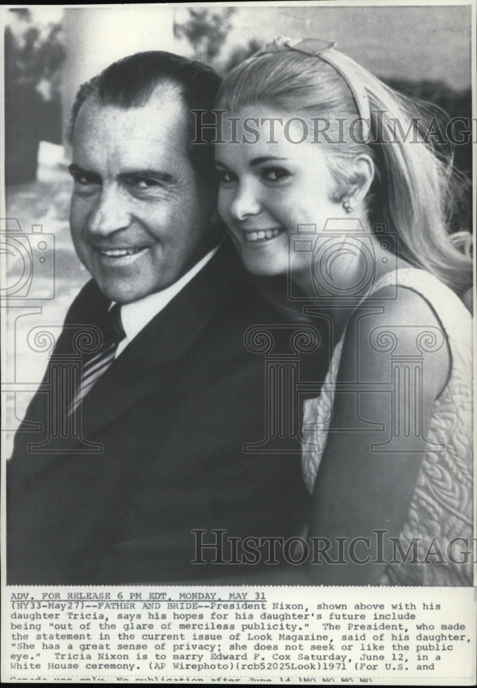 1971 Press Photo Pres. Nixon with his daughter Tricia, bride of Cox - Historic Images