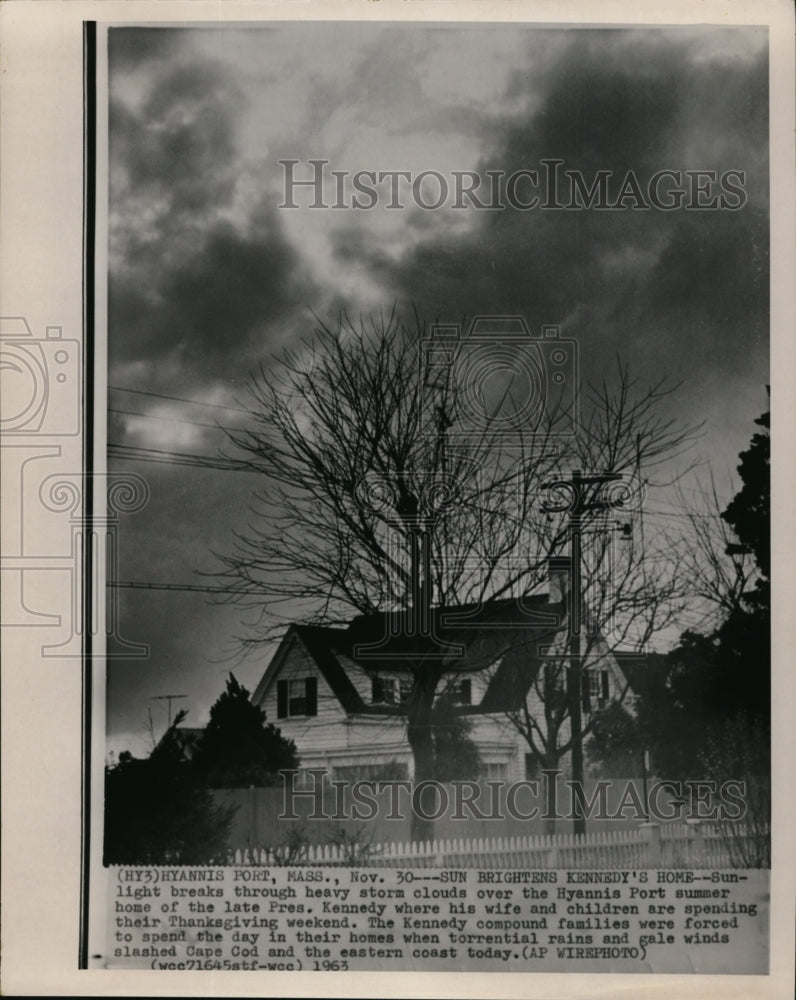 1963 Press Photo Sun Brightens Kennedy&#39;s Home at the Hyannis Port - Historic Images