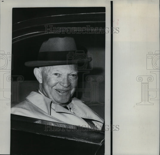 1967 Press Photo Former President Dwight D. Eisenhower was admitted to Walter - Historic Images