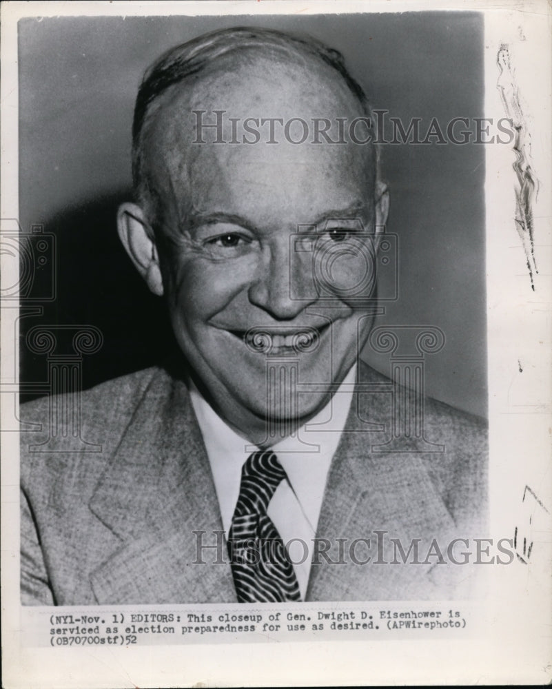 1952 Press Photo Gen. Dwight D. Eisenhower is serviced as election preparedness - Historic Images