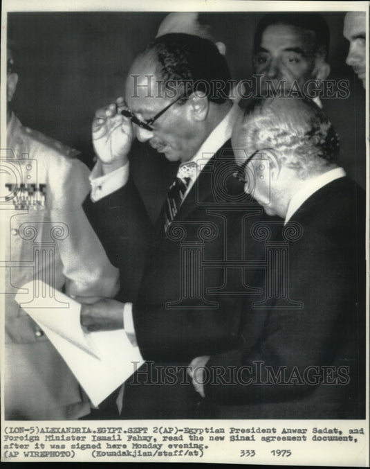 1975 Press Photo Egyptian Pres Anwar Sadat and Foreign Minister Isamil Fahmy - Historic Images