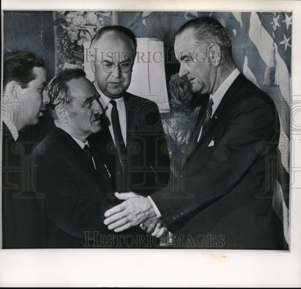 1963 Press Photo President Johnson Shakes Hand WIth Deputy Premier Mikoyan - Historic Images