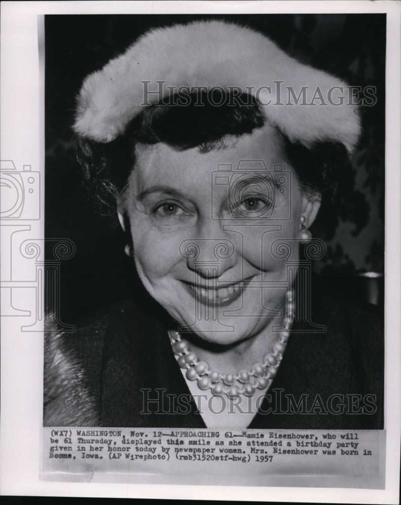 1957 Press Photo Mamie Eisenhower at her 61st Birthday Party. - Historic Images