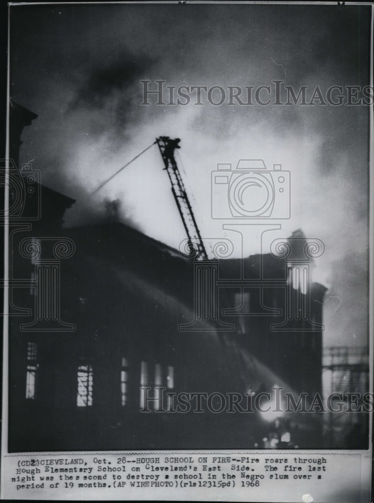 1968 Press Photo Fires at the Hough Elementary School in Cleveland East Side - Historic Images