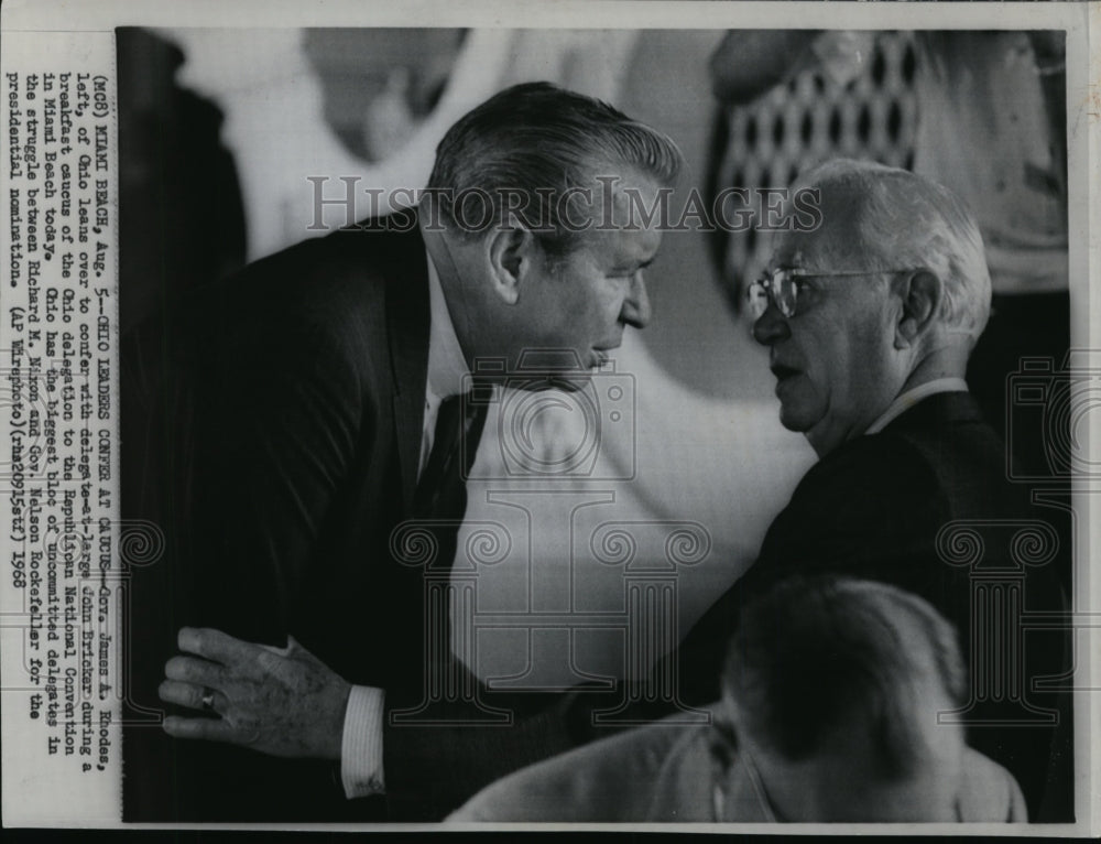 1968 Press Photo Gov James Rhodes confer John Brickar during breakfast caucus - Historic Images