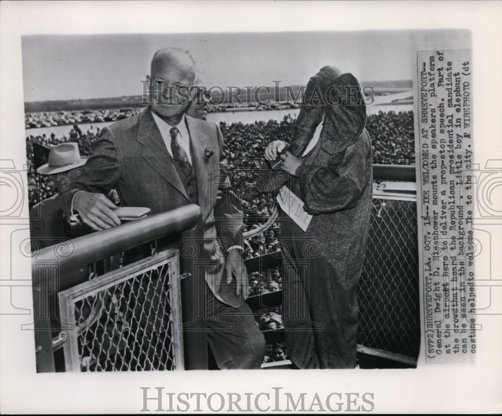 1952 Wire Photo Gen.Dwight D.Eisenhower Mounts the Speakers&#39; Platform - Historic Images