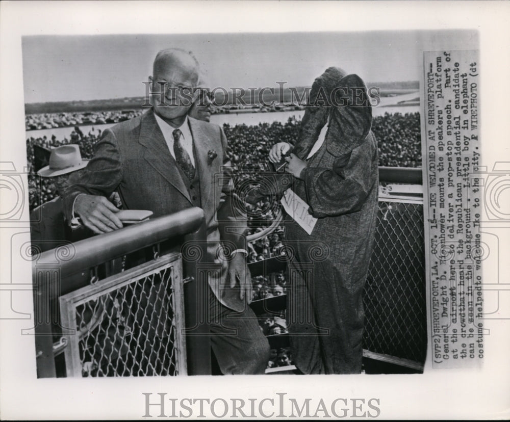 1952 Wire Photo Gen.Dwight D.Eisenhower Mounts the Speakers' Platform - Historic Images