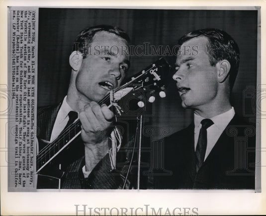 1964 Press Photo The Goldwater Boys Lead Audience in Song at Hootenanny in N.Y. - Historic Images