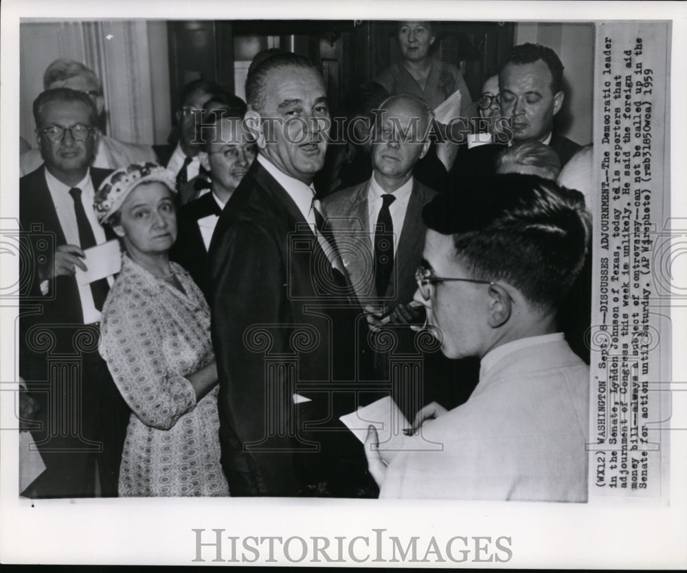 1959 Press Photo Democratic leader Lyndon Johnson discusses adjournment - Historic Images