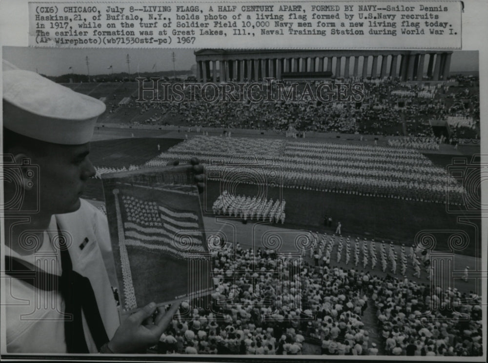 1967 Press Photo Dennis Haskins Holds a Photo of U.S.Navy Recruits in 1917 - Historic Images