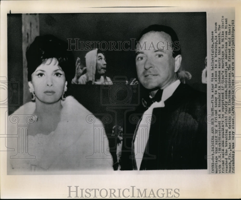 1963 Wire Photo Gina Lallobrigida Shown with J.H.Ricciardi at London  - Historic Images