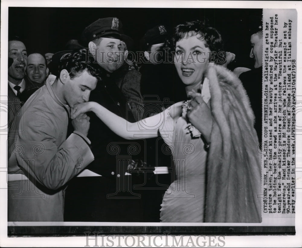 1958 Press Photo Gina Lollobrigida Shown Her Hand Kissed and Admired by Cops - Historic Images