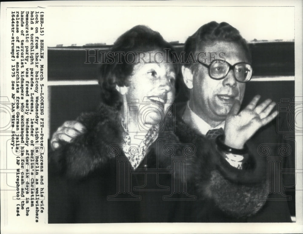 1975 Press Photo Lorenz and wife in their balcony with torchlight parade - Historic Images