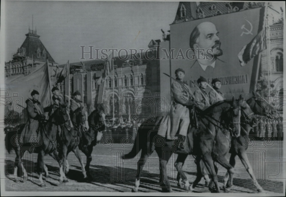 1967 Press Photo Horse parade in 50th Anniv. of Bolshevik Revolution in Moscow - Historic Images