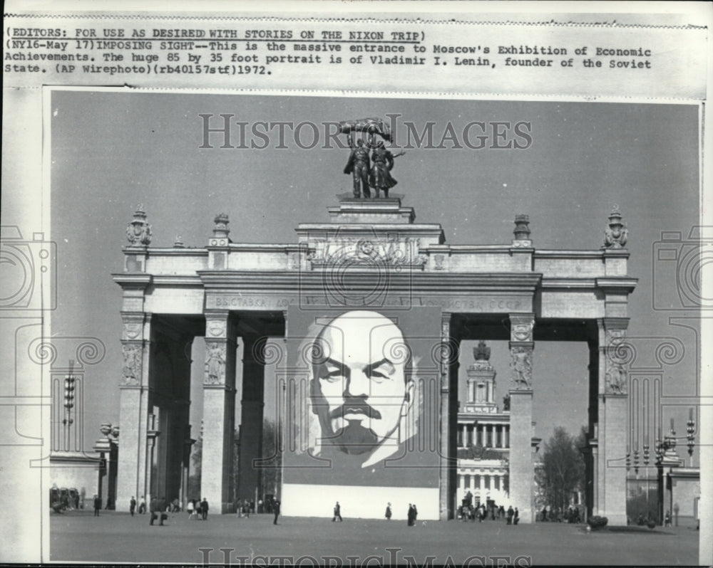 1972 Press Photo This is the massive entrance to Moscow&#39;s Exhibition of Economic - Historic Images