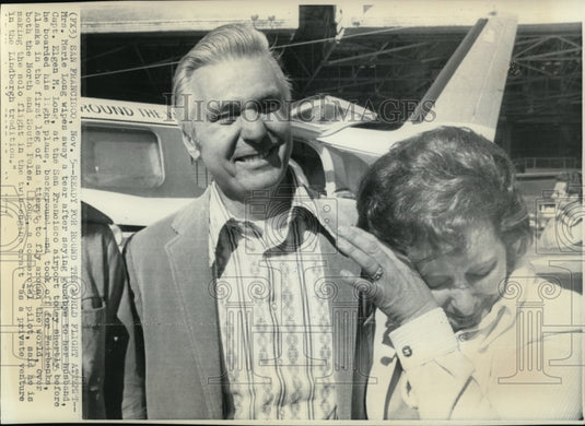 1971 Wire Photo Mrs. Marie Long wipes away a tear after saying goodbye - Historic Images