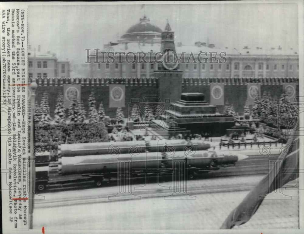 1970 Press Photo Huge Soviet missiles rumble through Moscow's Red Square - Historic Images