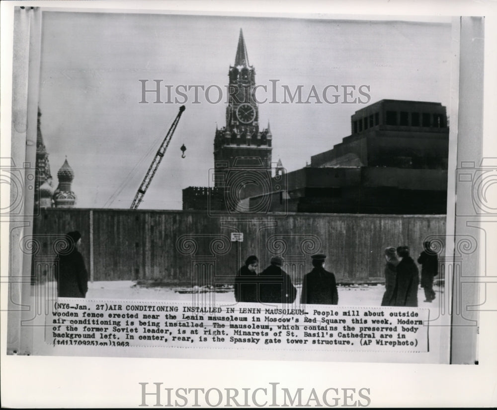 1962 Press Photo People mill about outside wooden fence erected near the Lenin - Historic Images