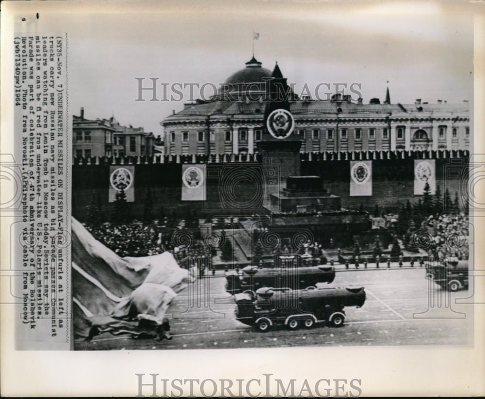 1964 Press Photo Russian navy missiles on parade passing Communist leaders - Historic Images