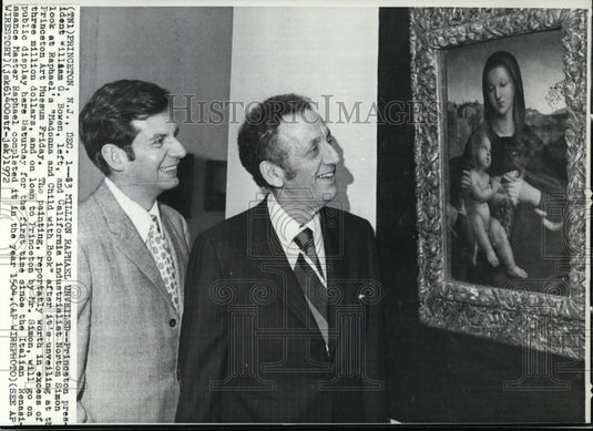1972 Press Photo Pres.William G. Bowen and N.Simon Look at Raphael's Painting - Historic Images
