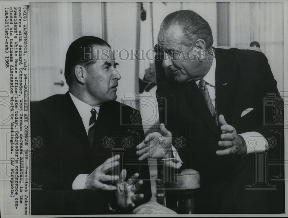 1968 Press Photo Pres. Lyndon Johnson confers with Gerhard Schroeder. - Historic Images