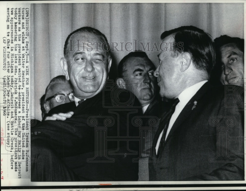 1966 Press Photo Pres. Lyndon Johnson with Walter Reuther Pres. of UAW. - Historic Images